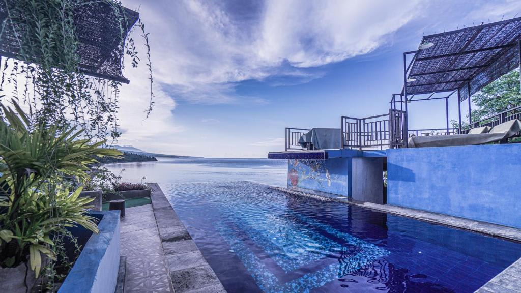 Waenis Sunset View Hotel and Restaurant photo 2