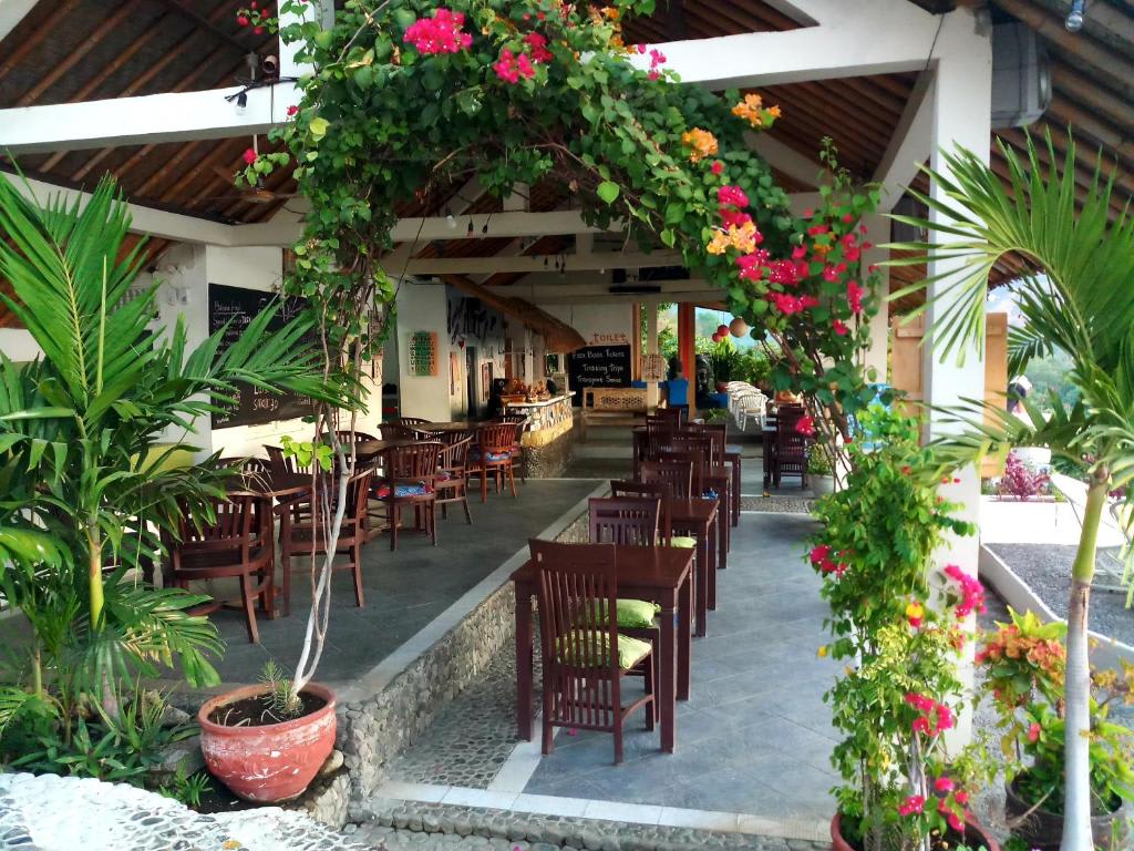 Waenis Sunset View Hotel and Restaurant photo 3