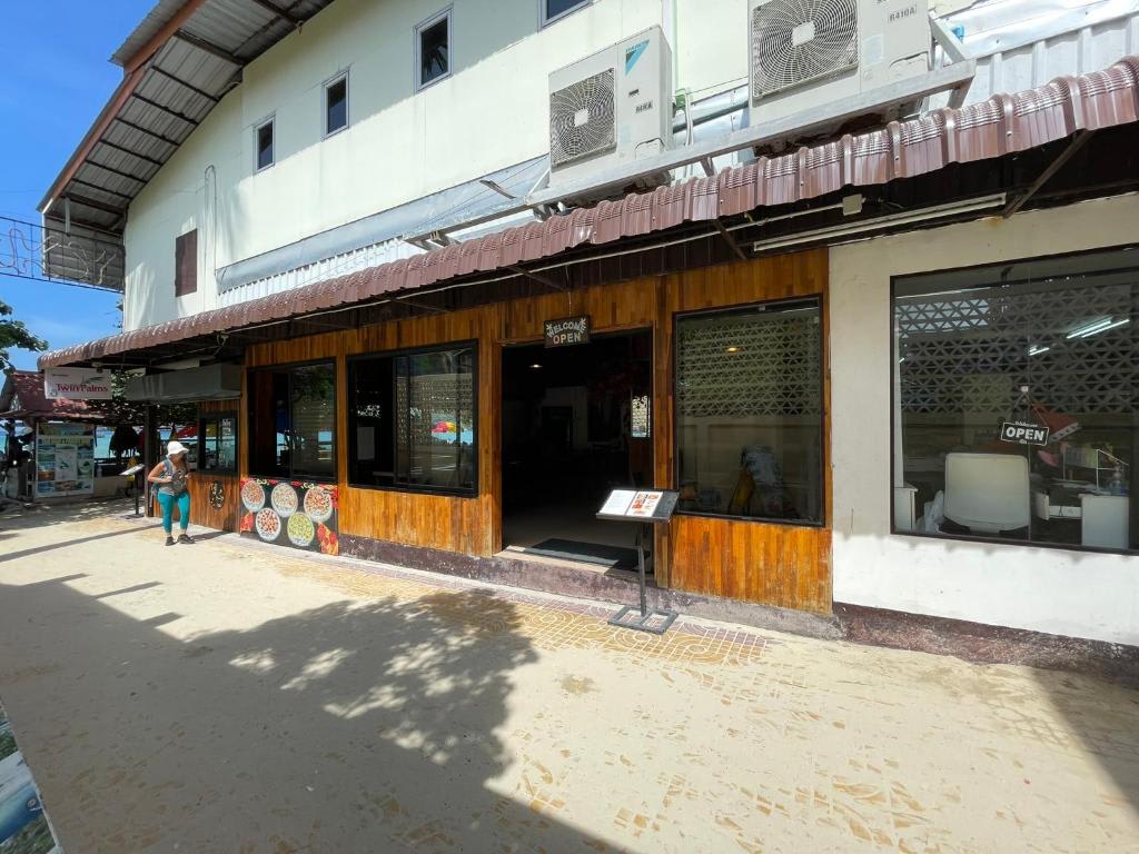 Twin Palms Hostel photo 2