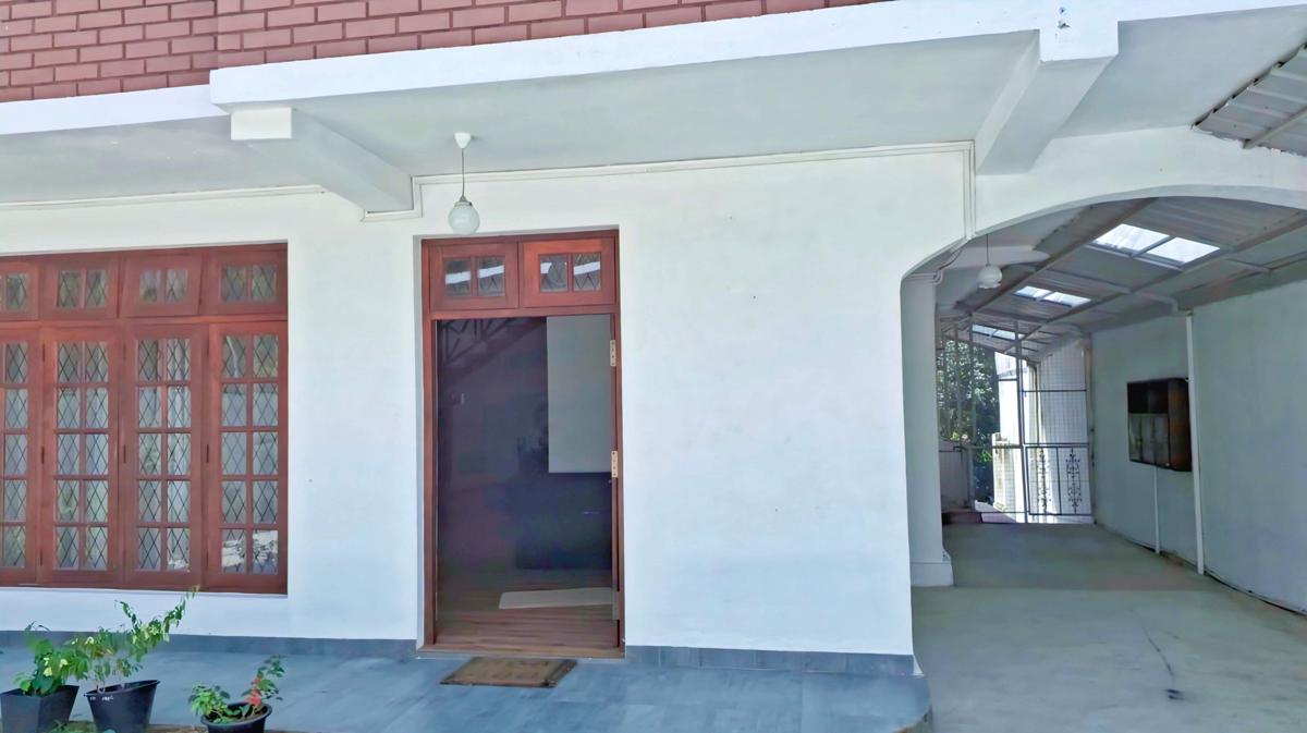 Roamer's Ark Kandy photo 4