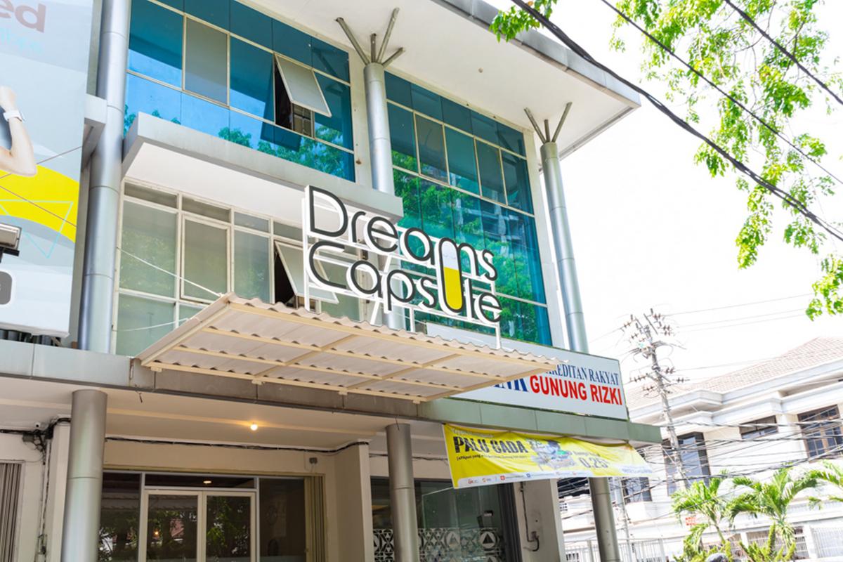RedDoorz Hostel @ DI Panjaitan Simpang Lima photo 1