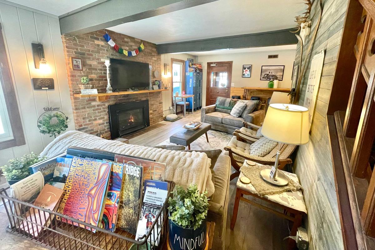 Fireside Inn & Hostel photo 3