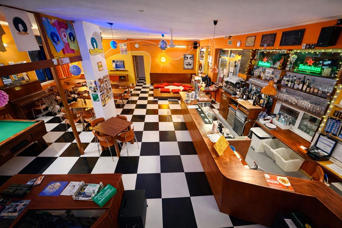 Sunflower Beach Backpacker Hostel & Bar photo 2