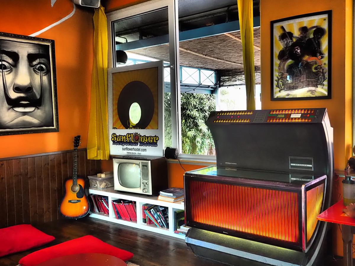Sunflower Beach Backpacker Hostel & Bar photo 4
