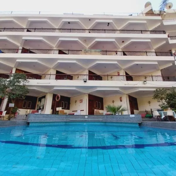 Rezeiky Hotel Luxor photo 5