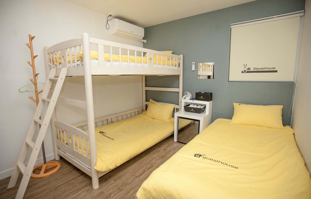 24 Guesthouse Jeonju photo 4