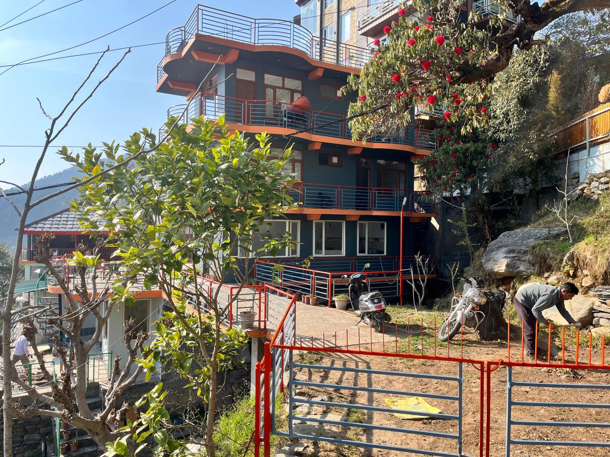 12 Monks - Bhagsu, McLeodGanj photo 3