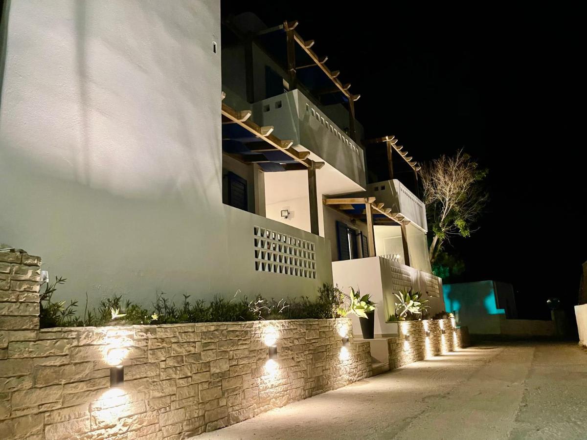 Angelica's Deluxe rooms in Adamas photo 4