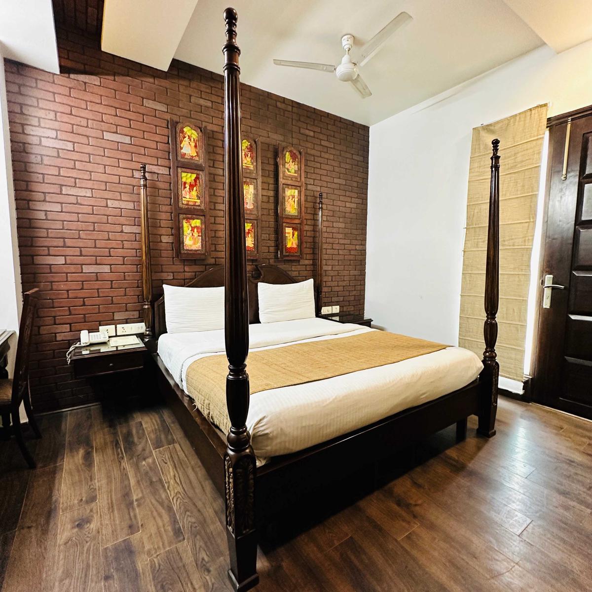 Qotel Signature Lavish Inn Rajouri Garden photo 1