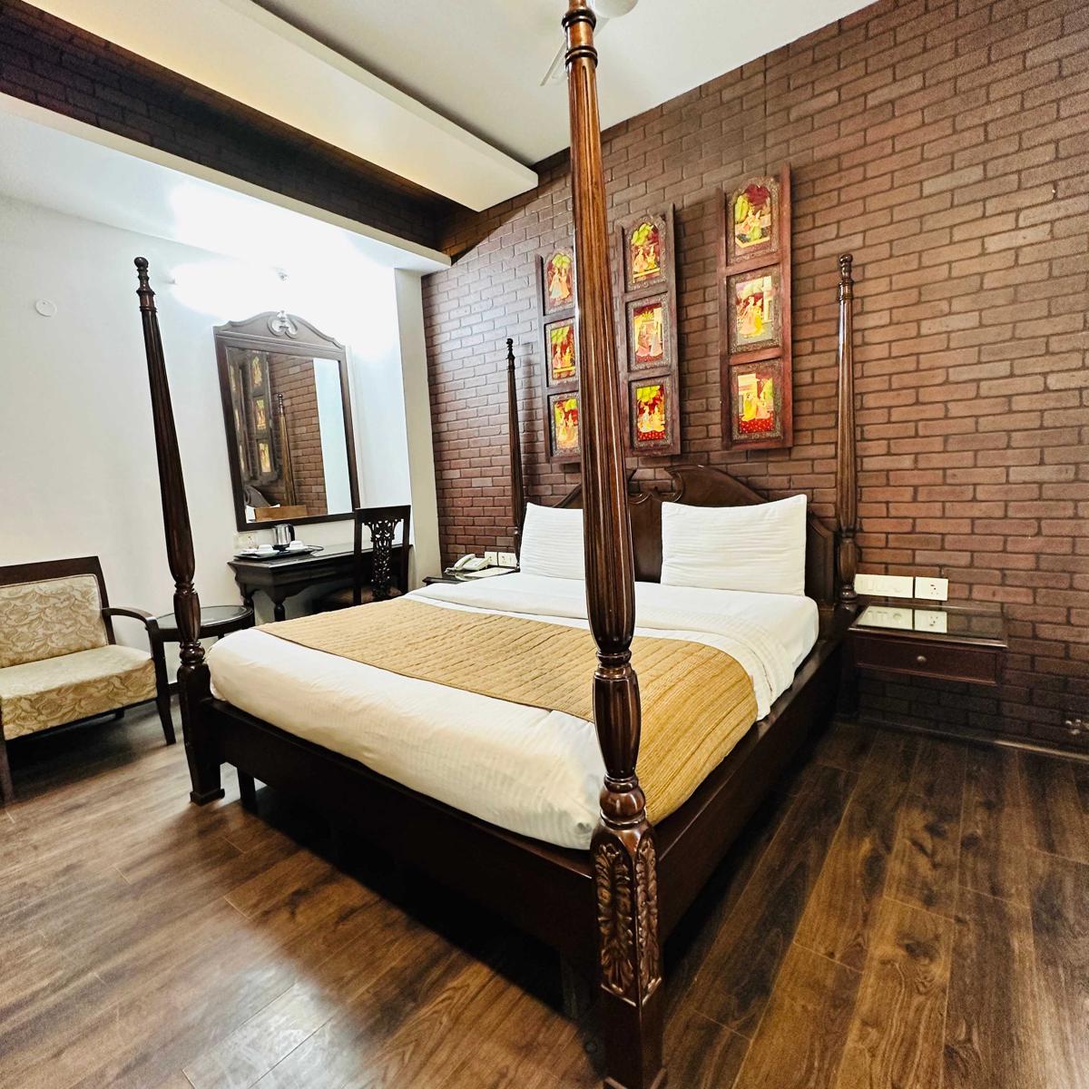 Qotel Signature Lavish Inn Rajouri Garden photo 2