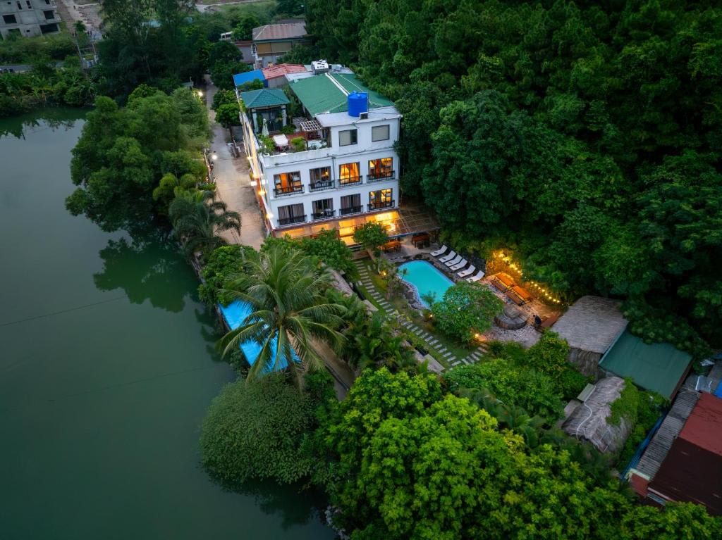 Catba Backpackers Sea Vibe Pool Bar & Bungalow photo 1