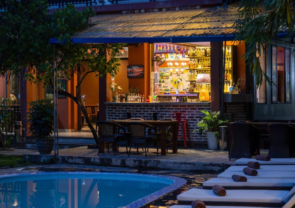 Catba Backpackers Sea Vibe Pool Bar & Bungalow photo 2