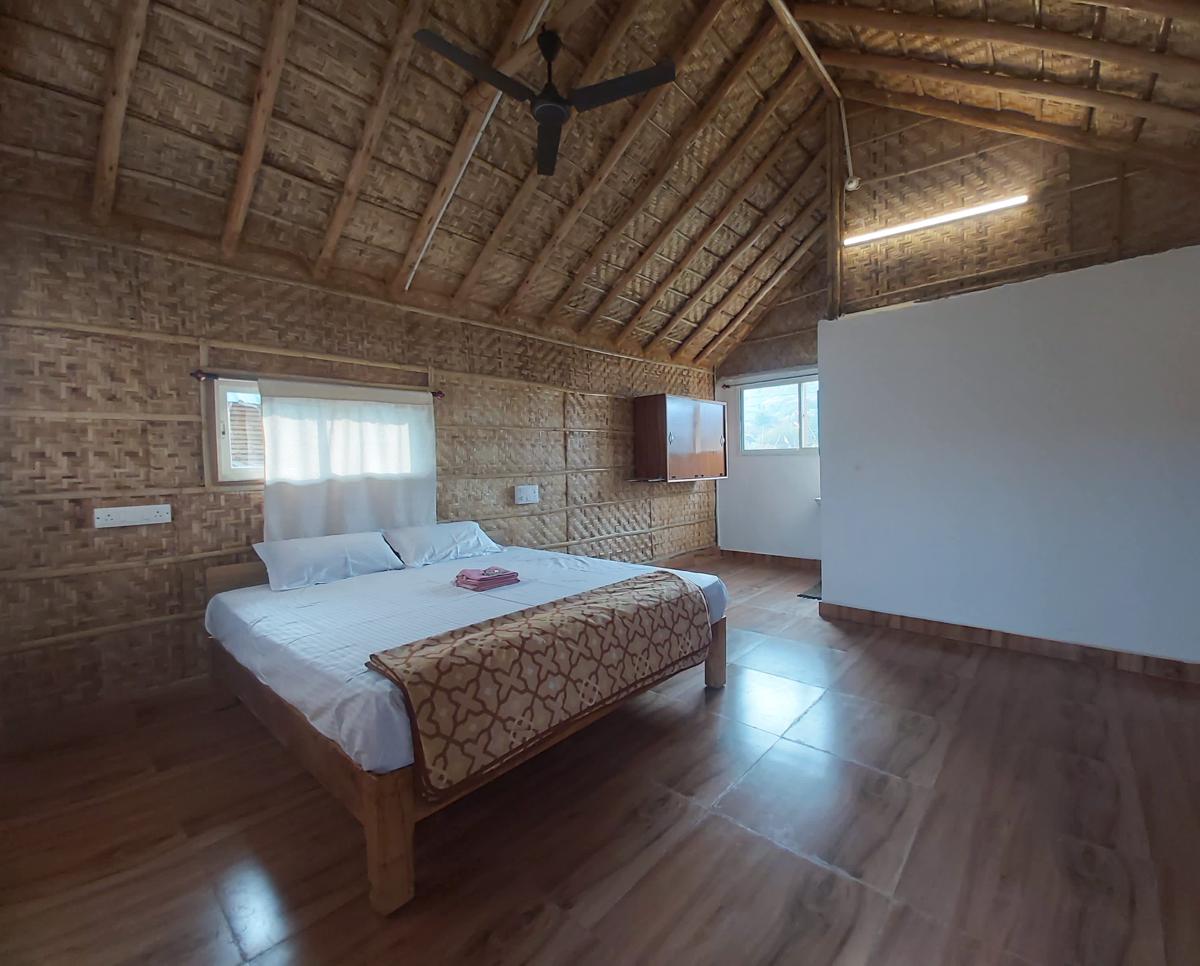 Mowgli's Cafe Hampi & Guest House photo 1