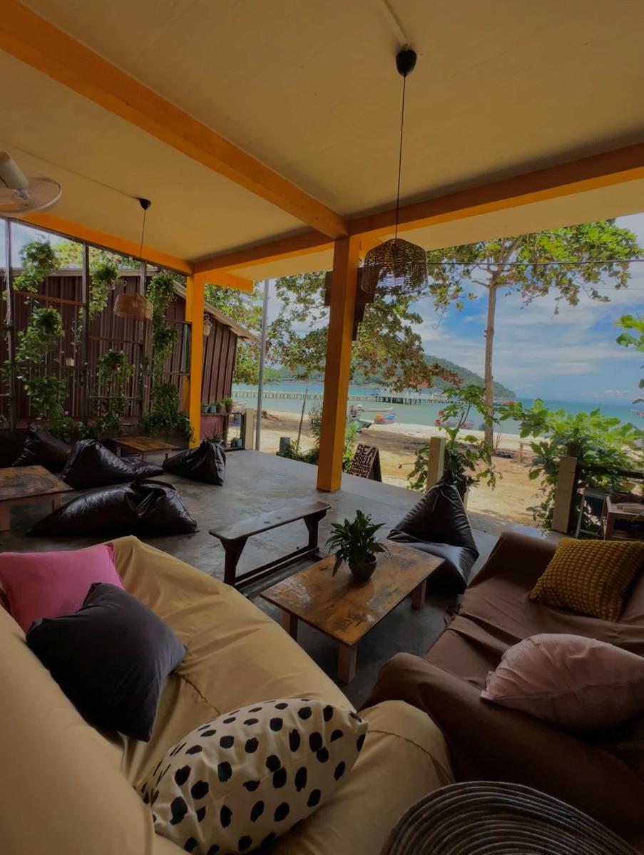 Seashell Guesthouse, Bar and Tattoos photo 1