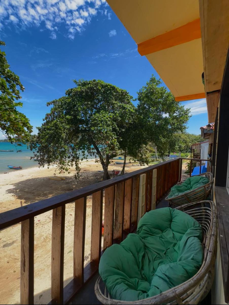 Seashell Guesthouse, Bar and Tattoos photo 3