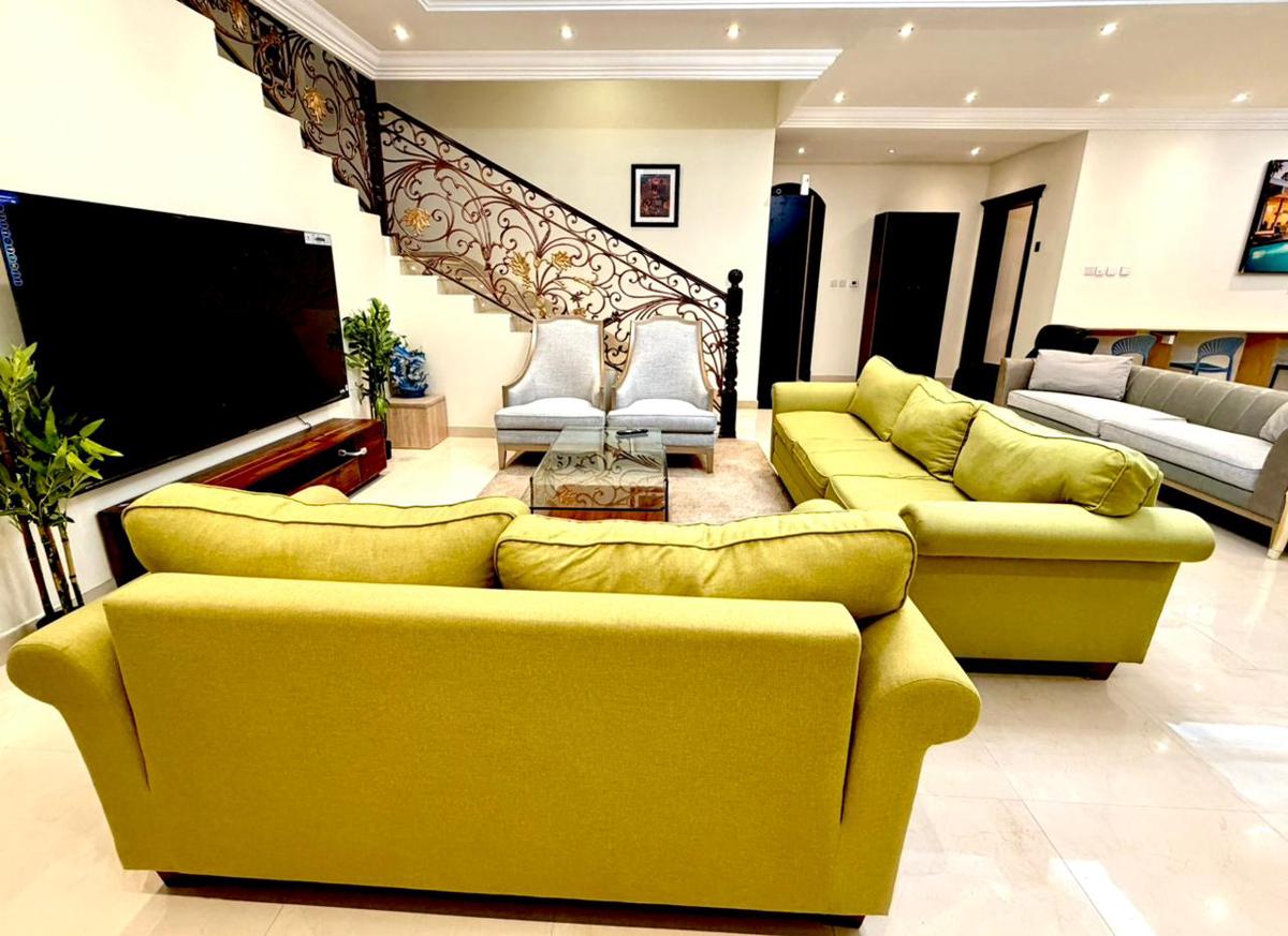 Meet Luxury Japanese Capsule Hostel Villa - Dubai photo 3