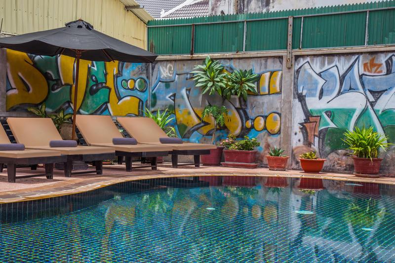 Sidewalk Hotel photo 2