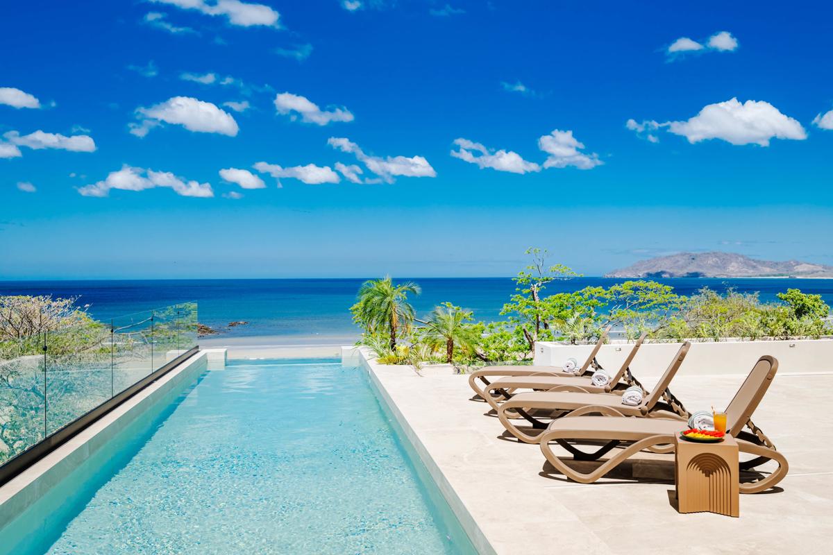 Iguana Surf Camp & Beachfront Hotel photo 2