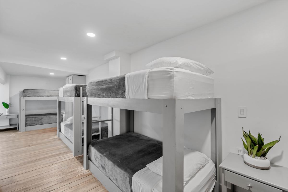 Iguana Surf Camp & Beachfront Hotel photo 4