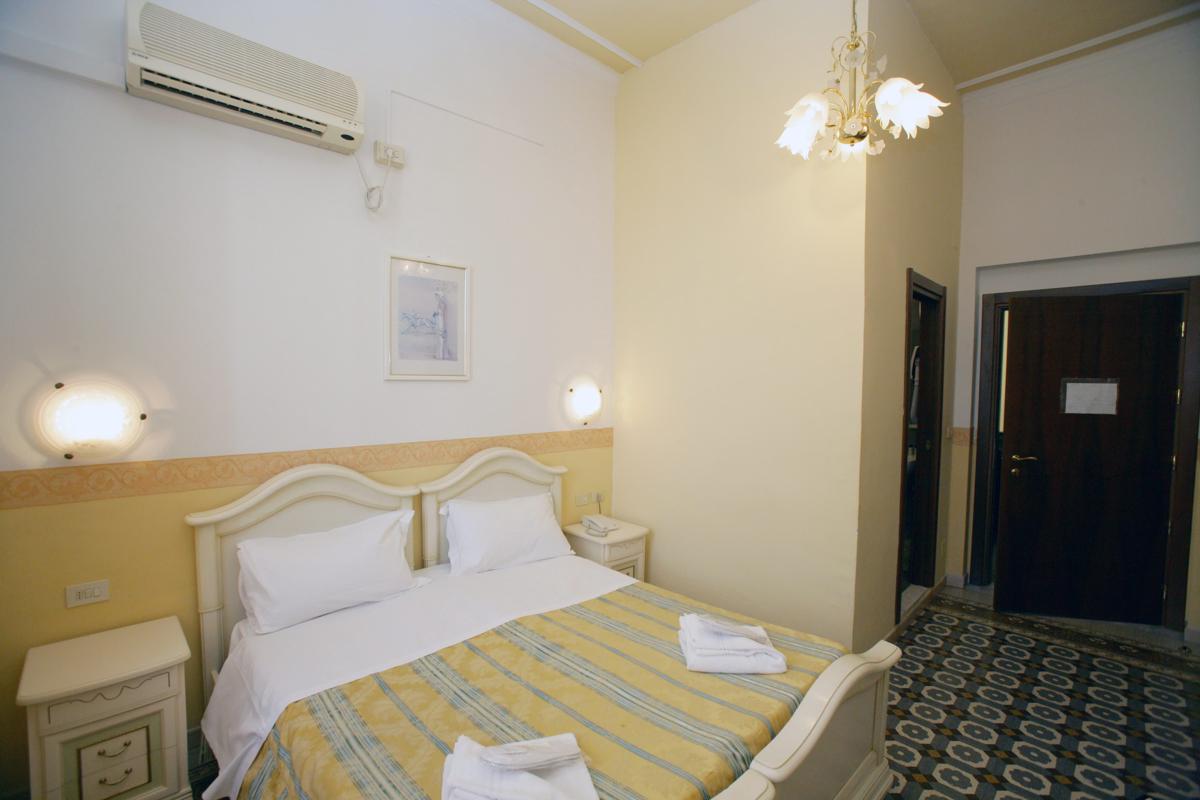 Hotel Desiree photo 2