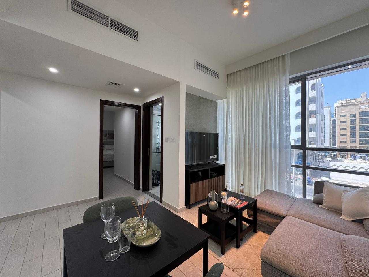 Luxury 1-bedroom fully furnished apartment photo 2