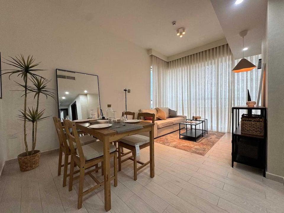 Luxury 1-bedroom fully furnished apartment photo 4