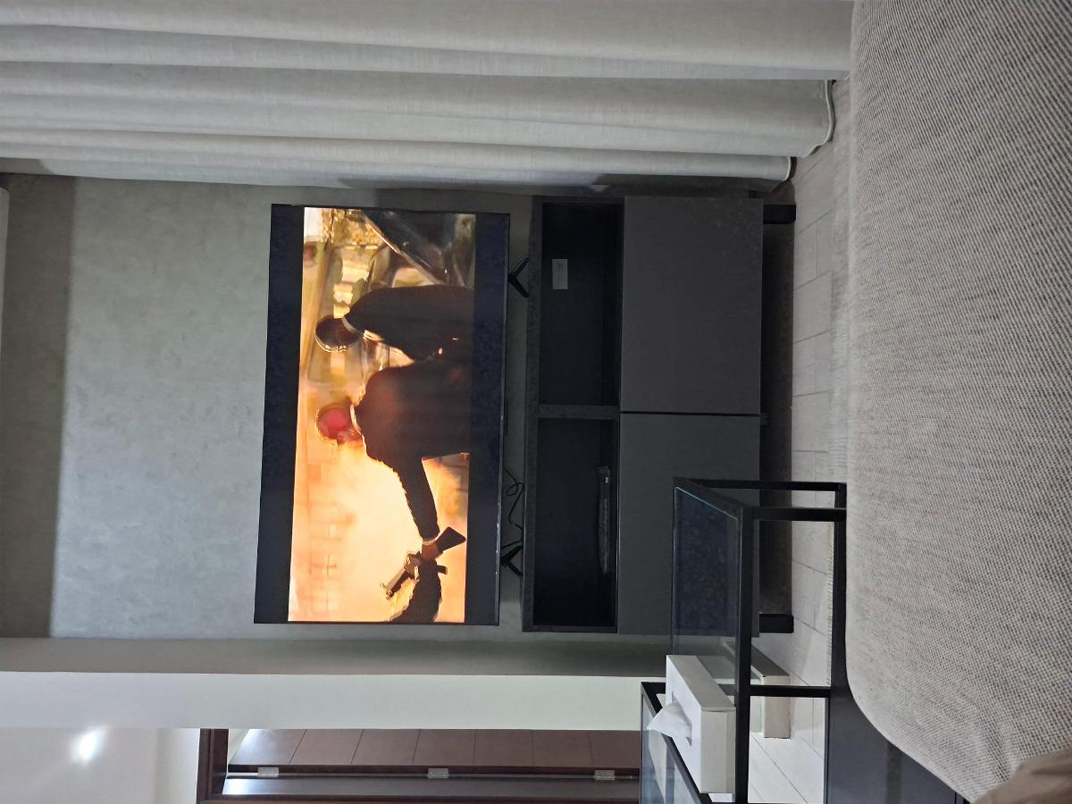Luxury 1-bedroom fully furnished apartment photo 6
