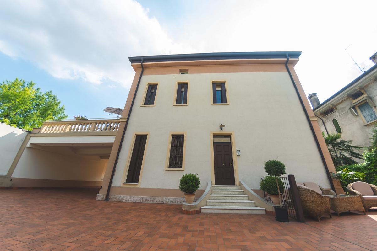 Juliet House Luxury Apartments photo 3