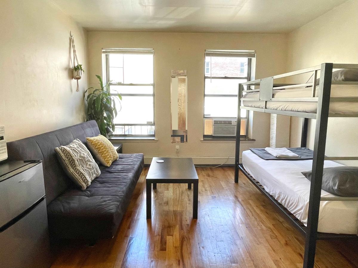 Times Square Apartments photo 2