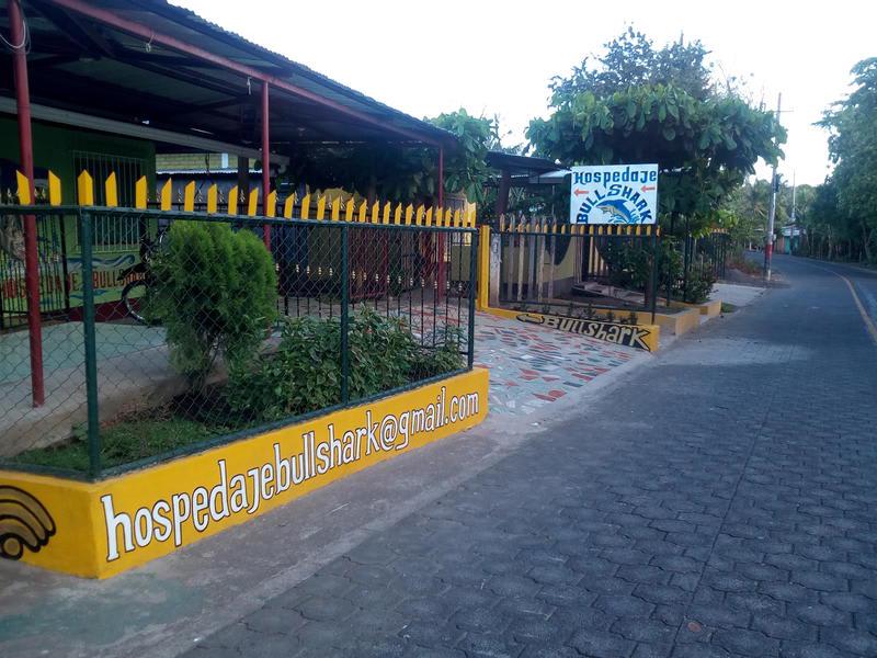 Hospedaje Bullshark photo 3