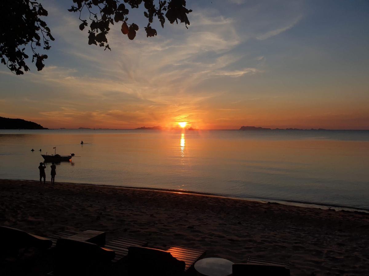 Chill Inn Lipa Noi Hostel and Beach Cafe photo 2