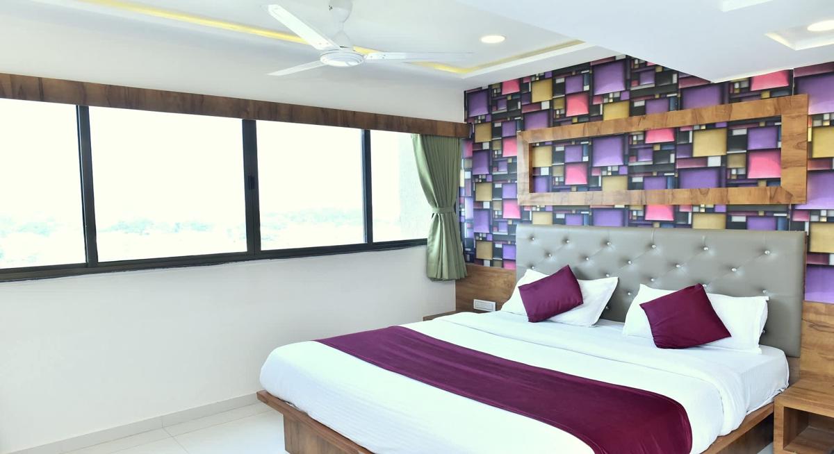 Hotel Royal King By Sky Stays photo 2