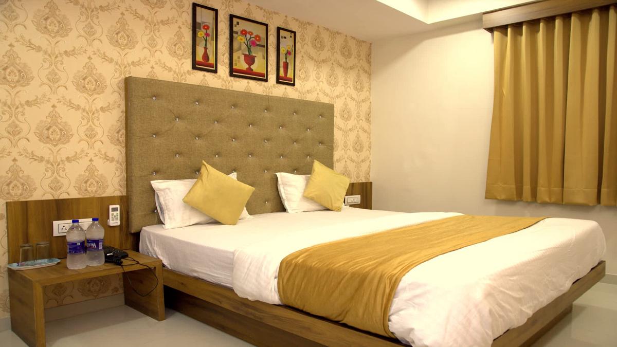 Hotel Shobhna Palace by Sky Stays photo 3
