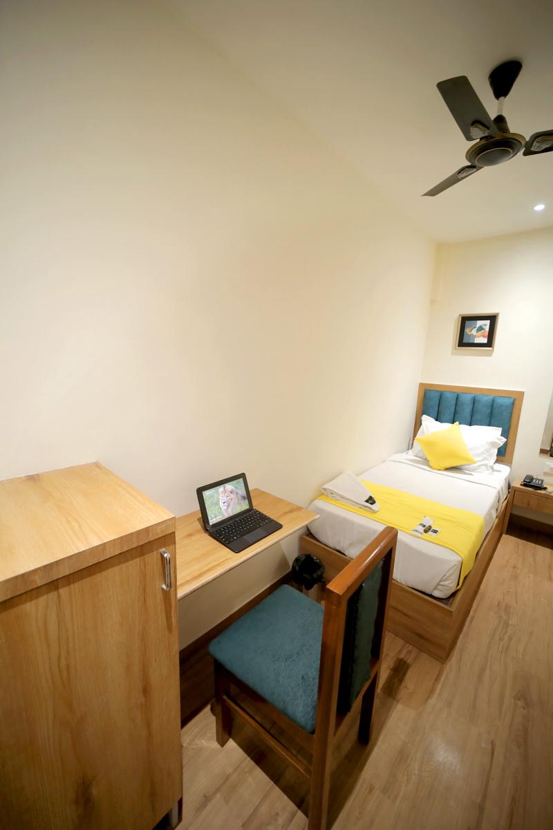 CABIN STAY AIRPORT- The Hubz photo 4