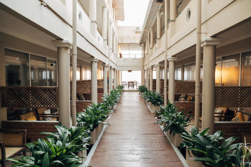 Neevana Hotel Hikkaduwa photo 2