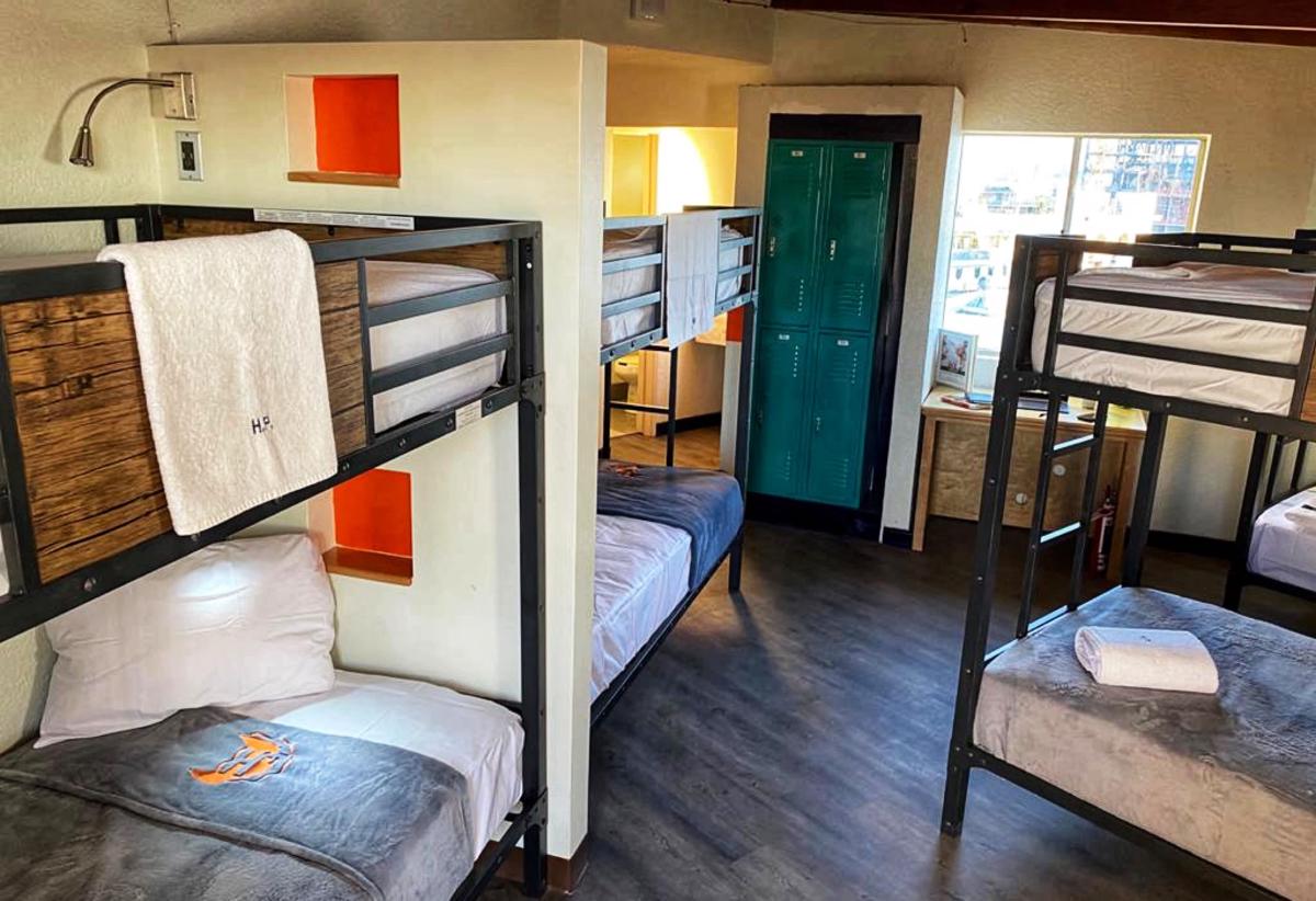 Paris Hotel and Hostel photo 4