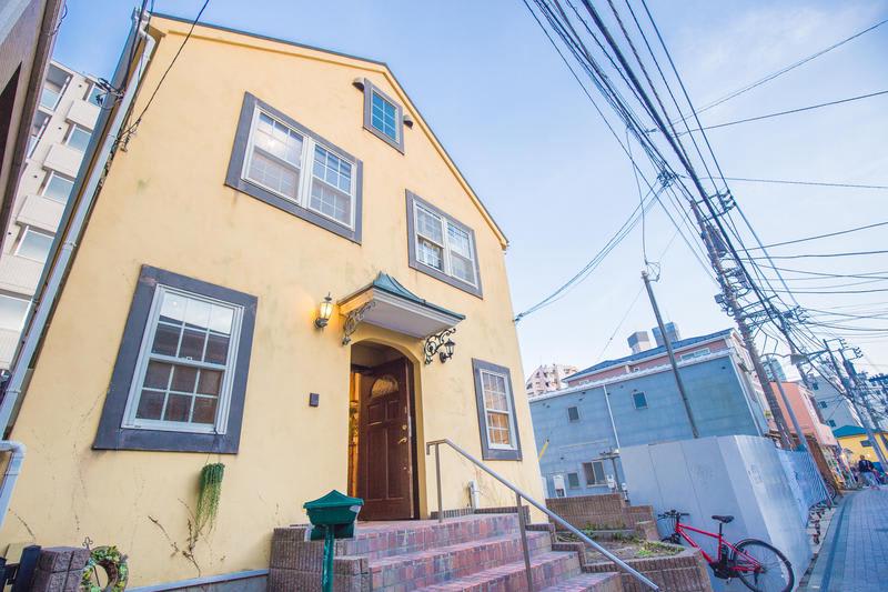 IZA Enoshima Guesthouse & Bar photo 2