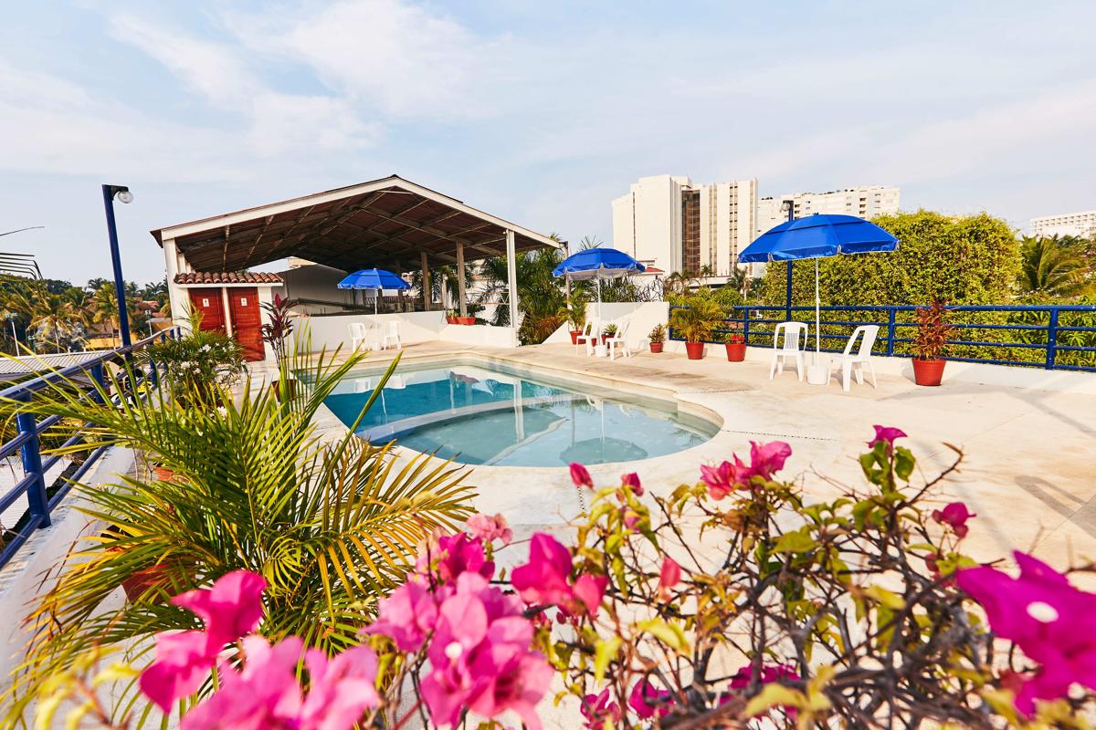 Hotel Suites Ixtapa Plaza y centro comercial photo 2