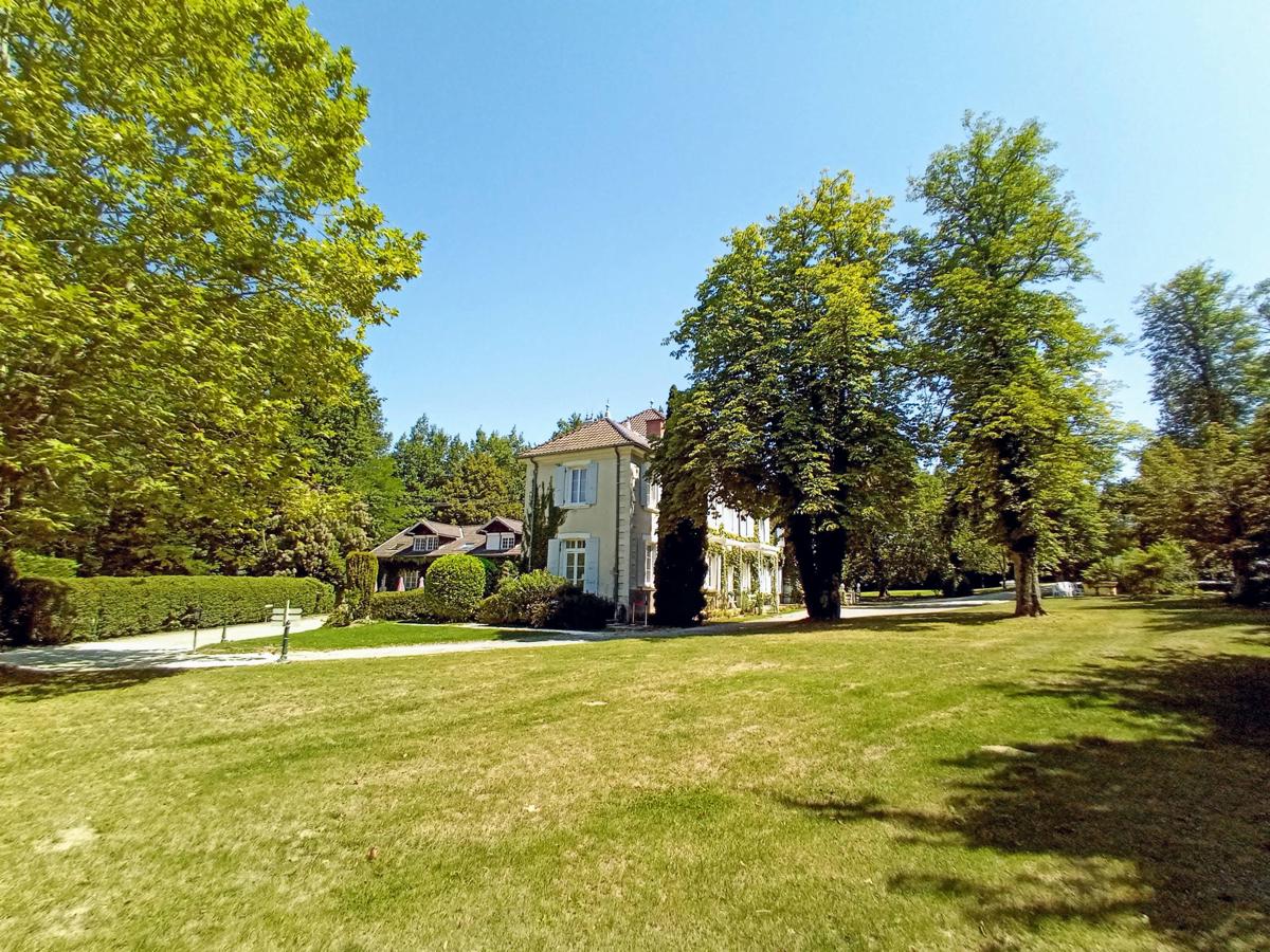 Chateau des Ayes photo 2
