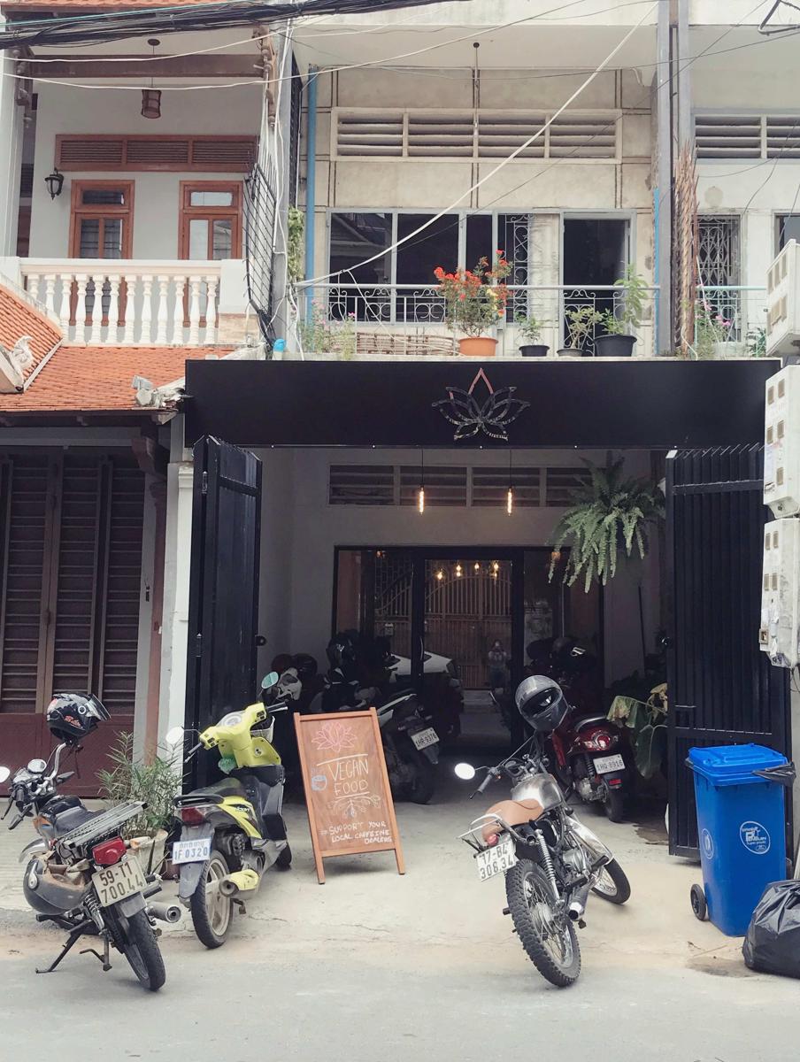 Sacred Lotus - Vegan - Café x Hostel photo 4