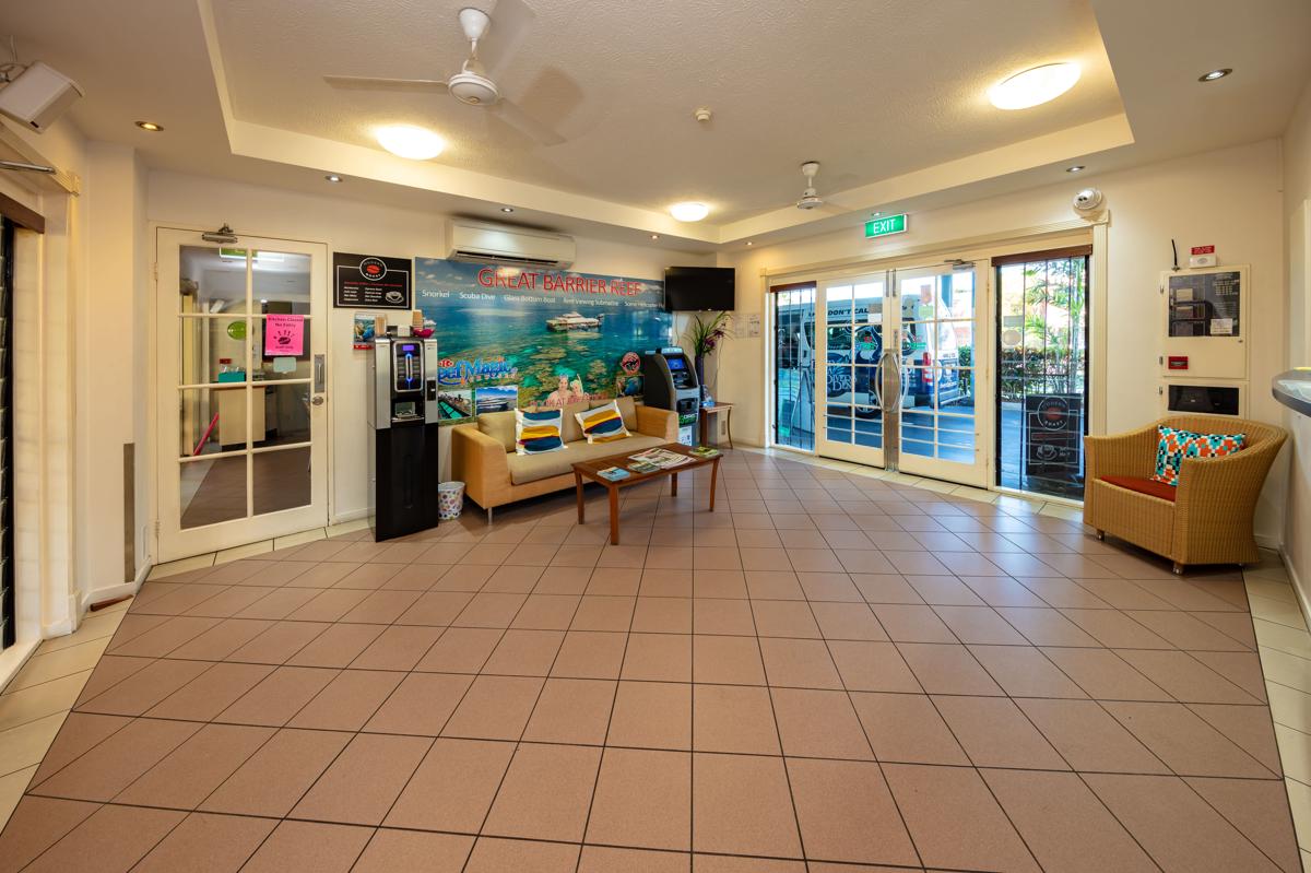 Queens Court Hotel photo 4