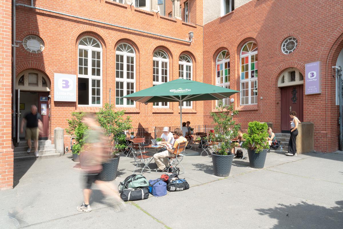 Three Little Pigs Hostel - Your Berlin Castle photo 3