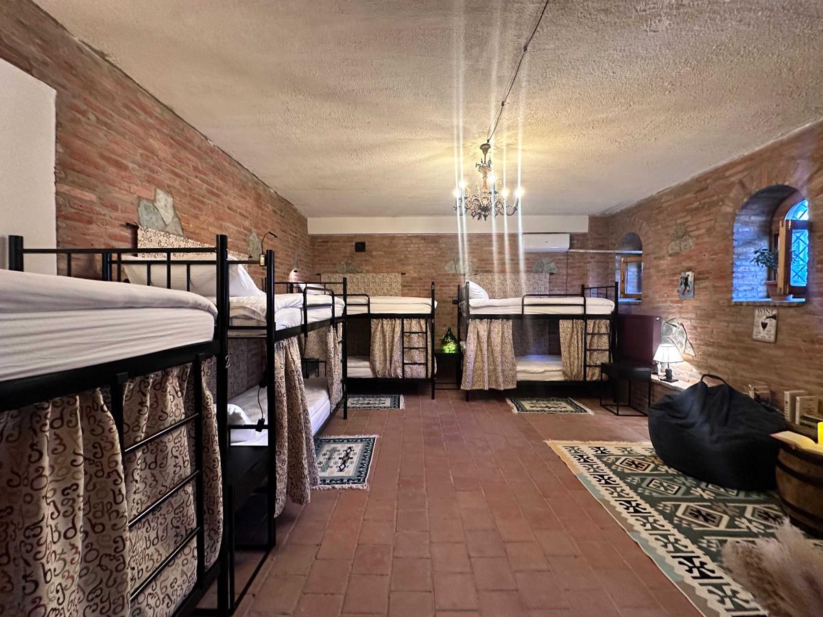 Wine Cellar Hostel photo 3