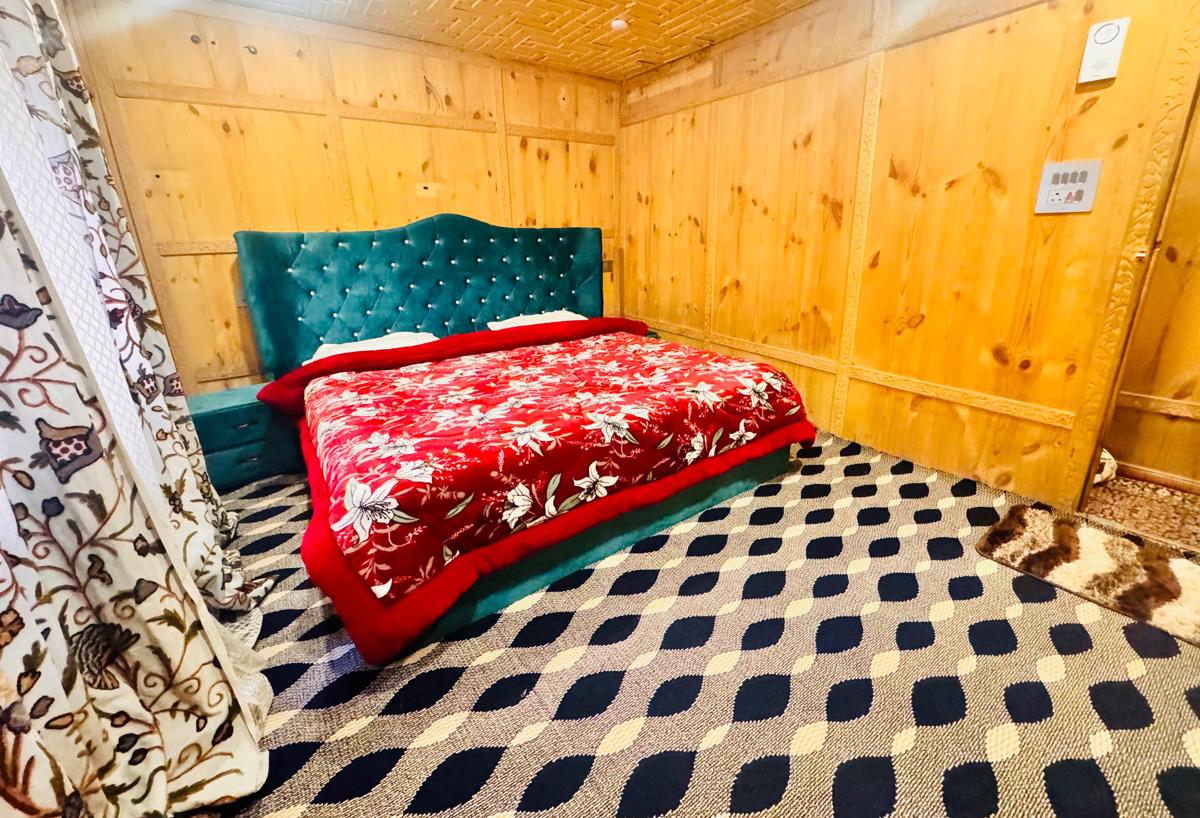Houseboat Shambala photo 1