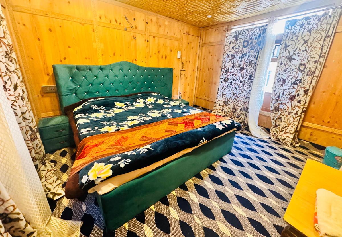 Houseboat Shambala photo 3