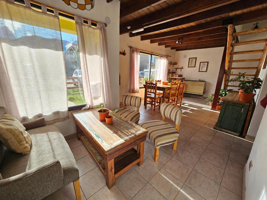 Yellow House Cottage photo 1