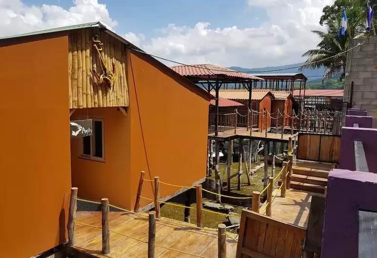 Captain Morgan Hostel Lake Coatepeque photo 2