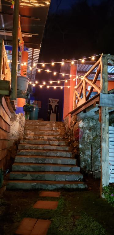 Captain Morgan Hostel Lake Coatepeque photo 3