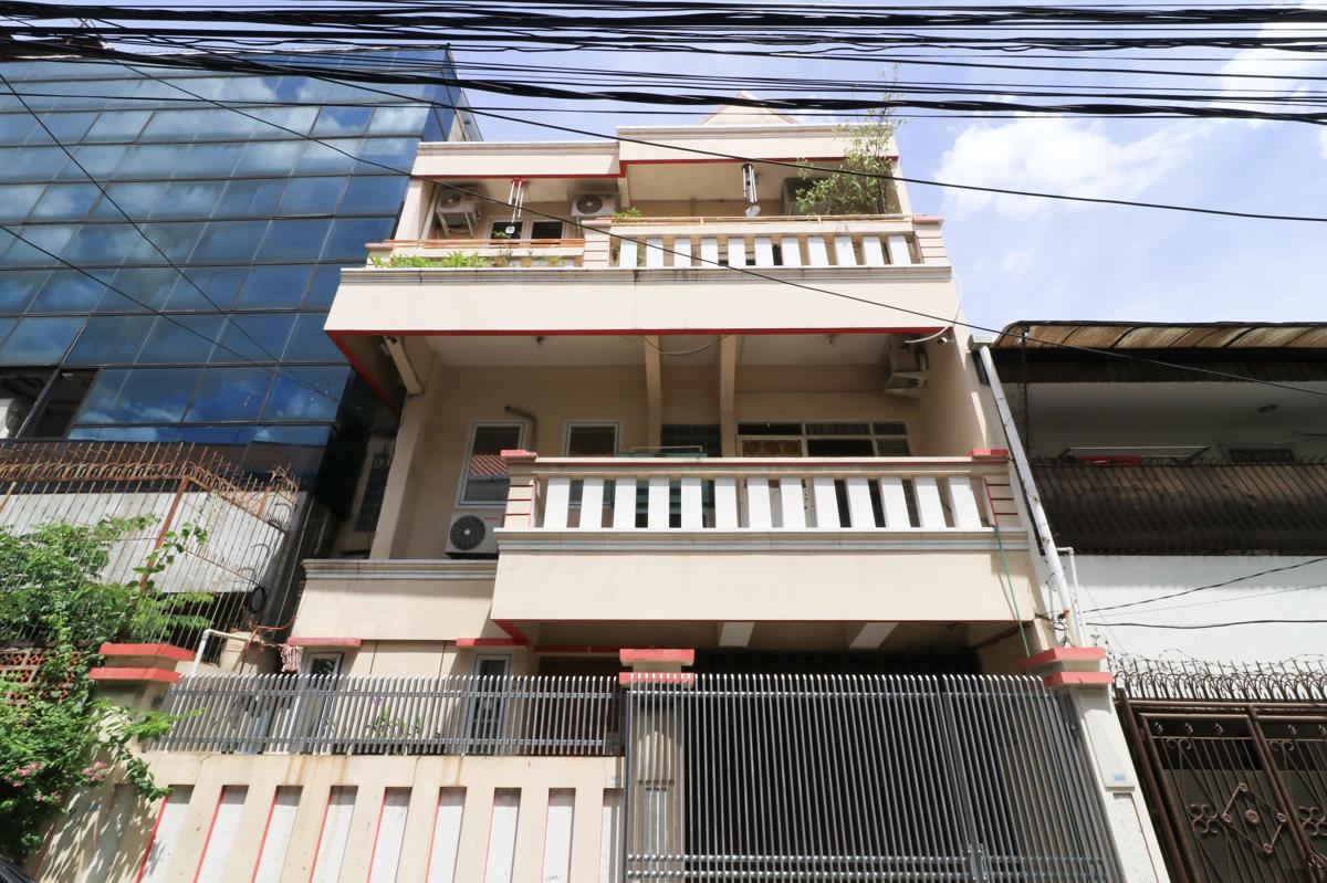 Eiffel Residence Batu Tulis 37 - Female Only photo 2