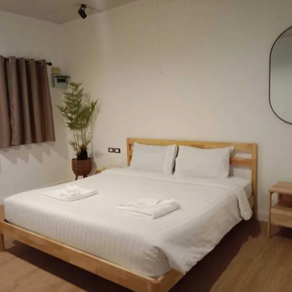 Collection O Patong Beach Phuket formerly RQ Hotel photo 5